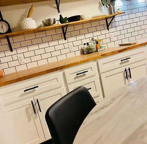 1br 1 Ba Near Carl Health And Osf Apartment